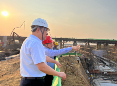 集团党委书记、、董事长涂建平赴洪腾高架 施工一线举行调研