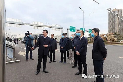 吴晓军深入昌南大道快速路、洪都大道快速路项目现场调研指导