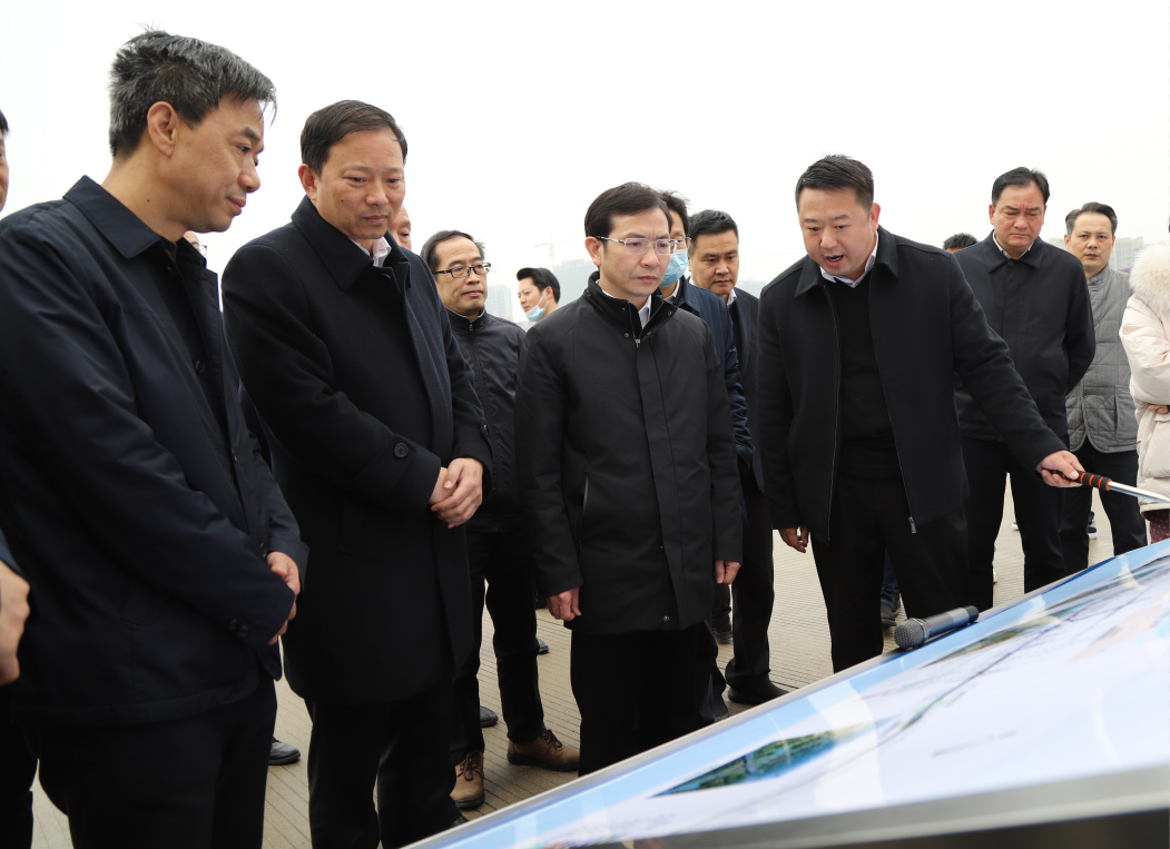 市委副书记、市长黄喜忠一行视察九洲高架东延工程