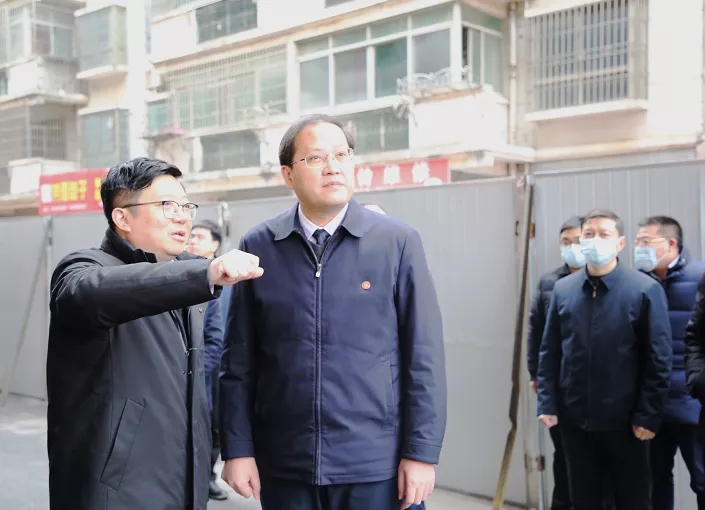 南昌县委书记、、、小蓝经开区管委会主任陈翔走访慰问南外环高速项目